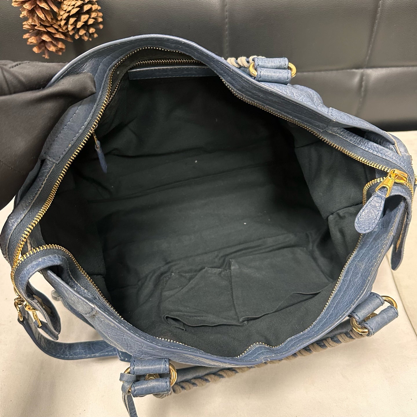 Balenciaga - Other - Leather - Blue - (medium)