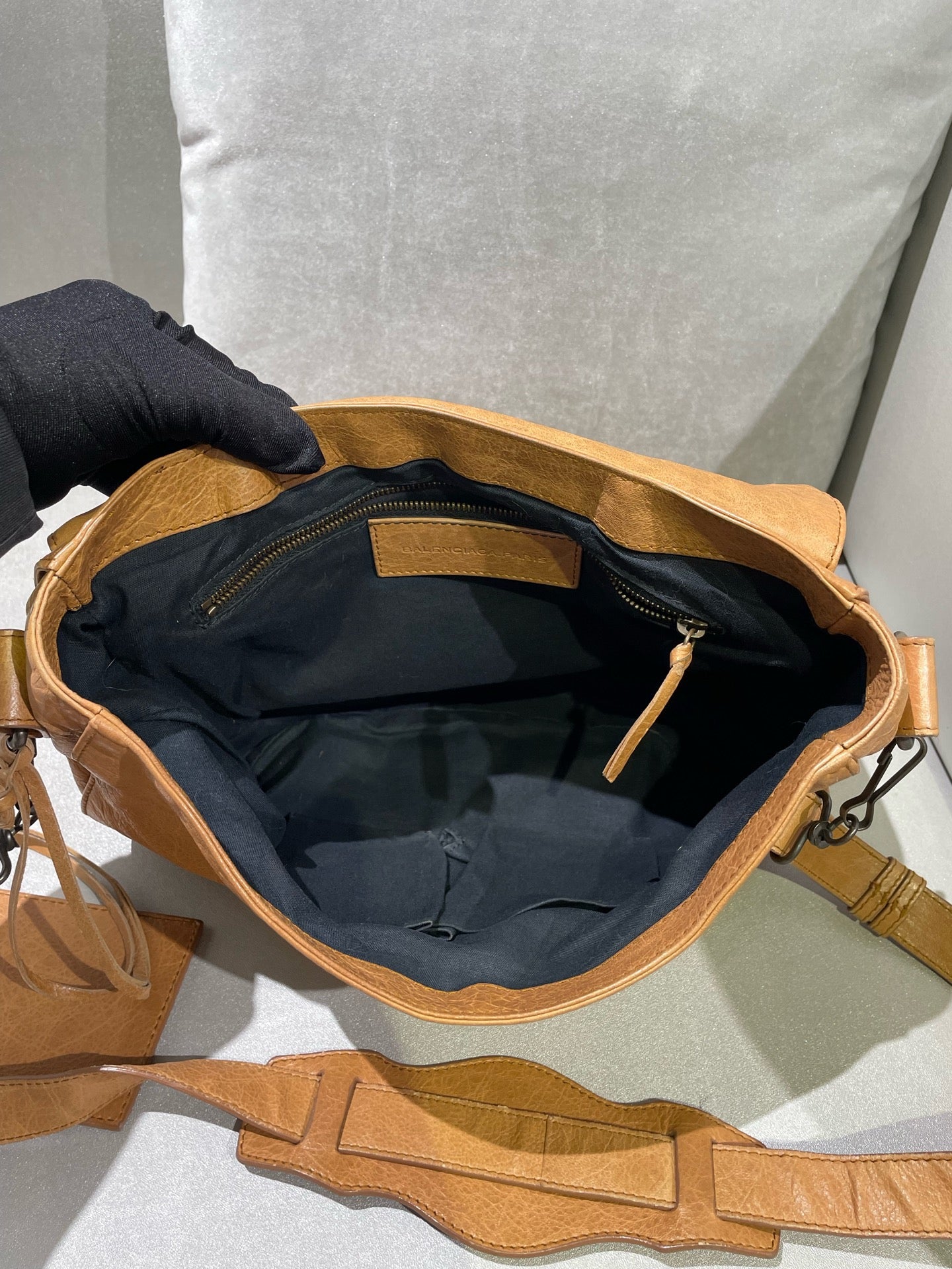 Balenciaga - Other - Leather - Camel - (medium)