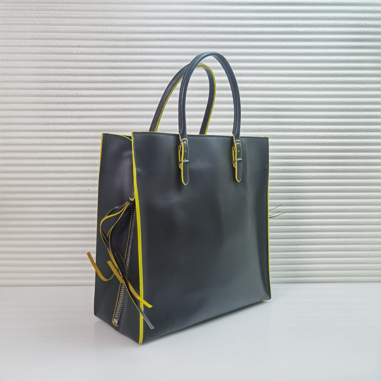 Balenciaga - Papier - Leather - Black - (medium)