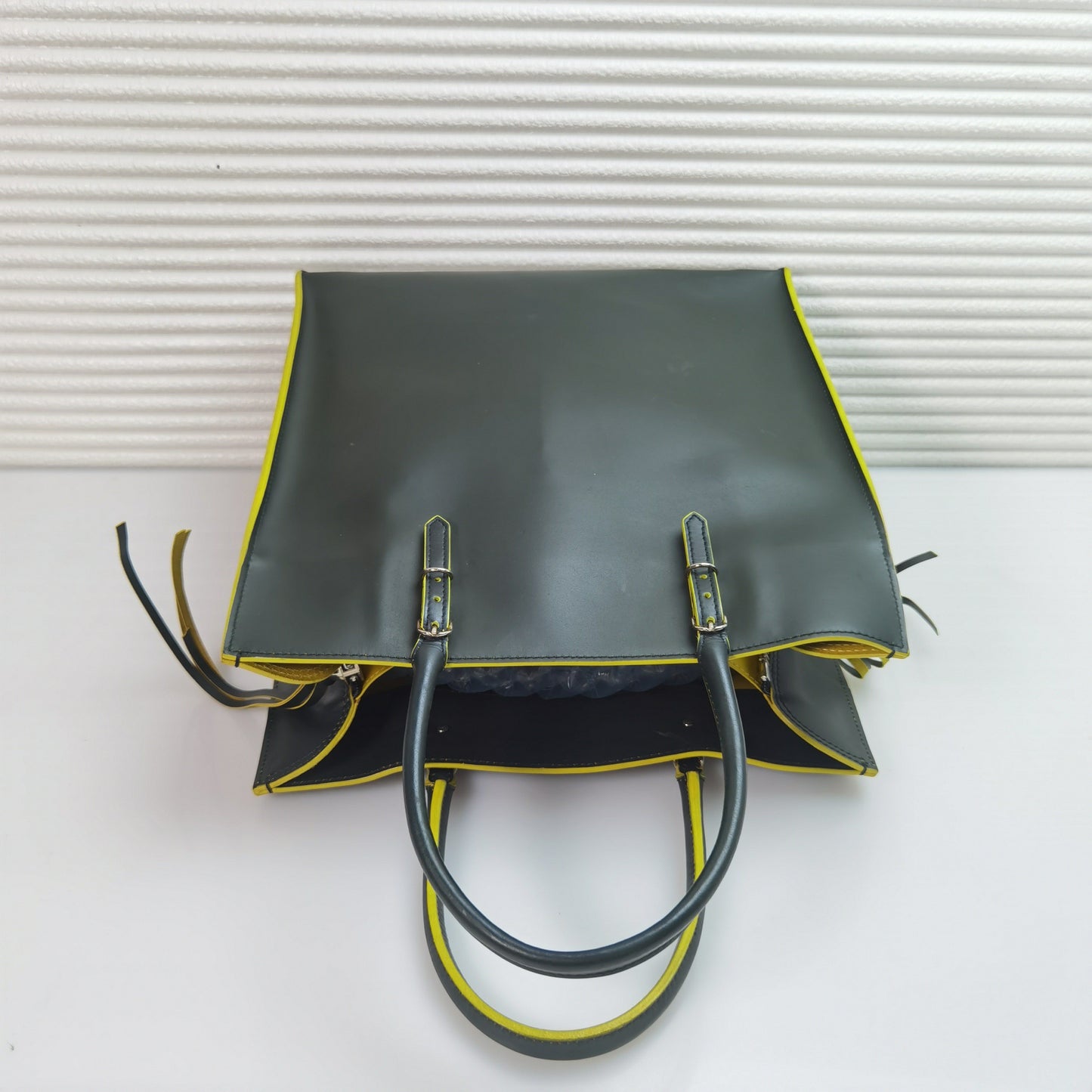 Balenciaga - Papier - Leather - Black - (medium)