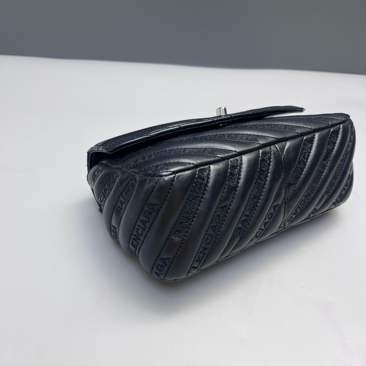 Balenciaga - Quilted Diagonal Logo Chain Shoulder Bag - Cowhide leather - Black - (small)