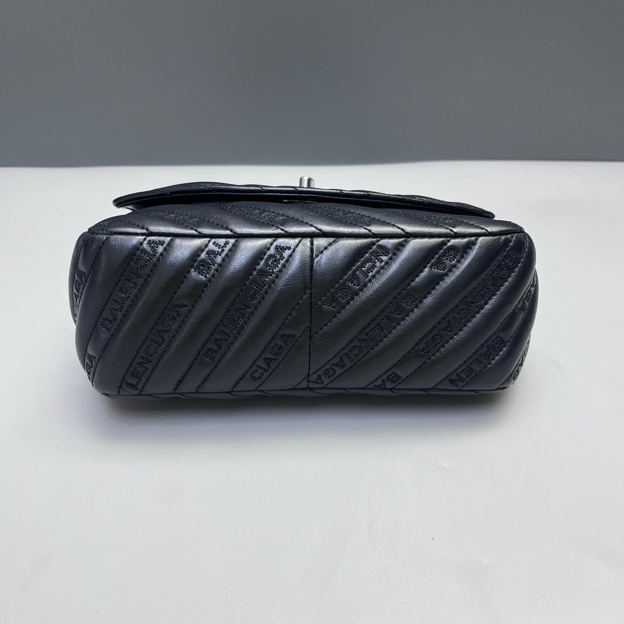 Balenciaga - Quilted Diagonal Logo Chain Shoulder Bag - Cowhide leather - Black - (small)
