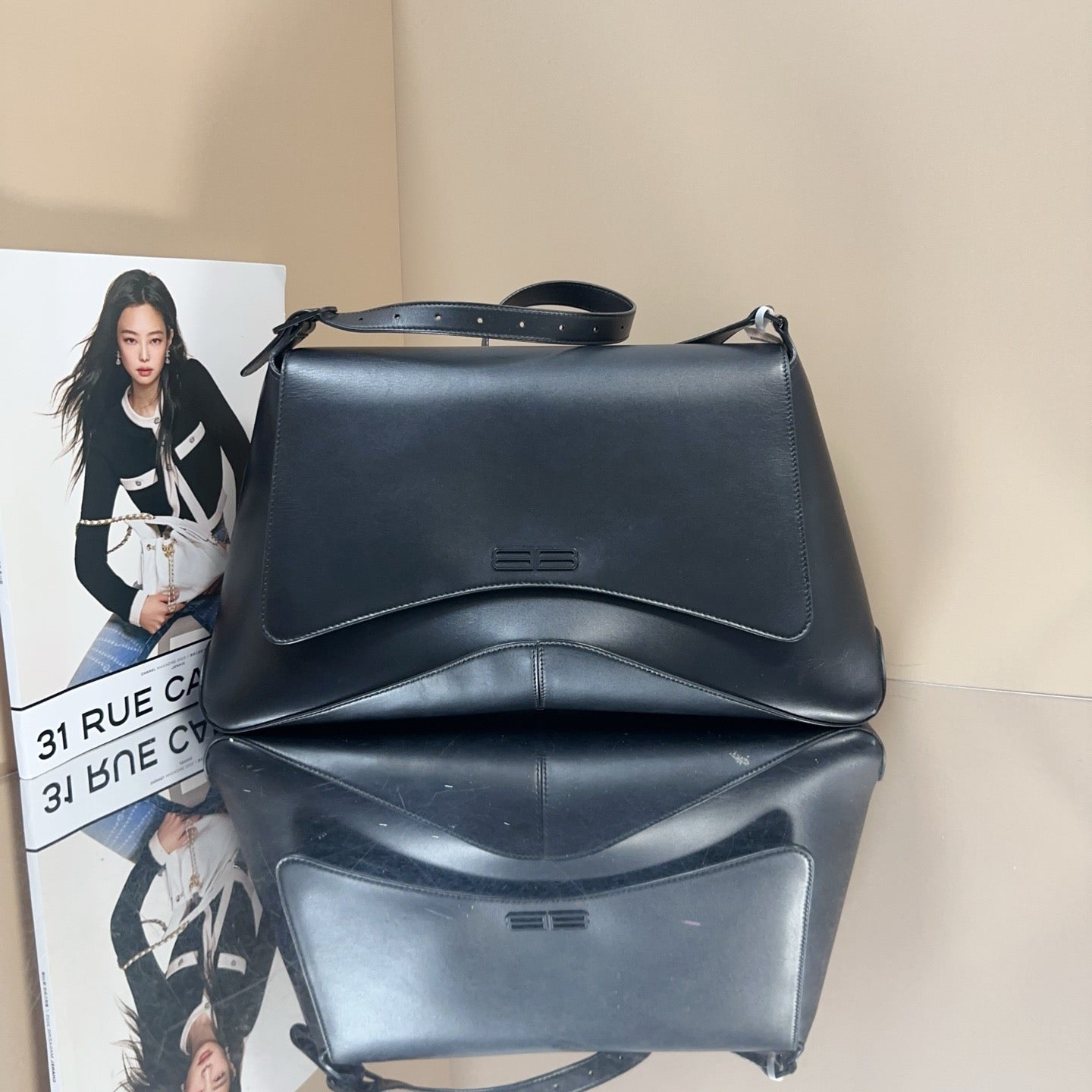 Balenciaga - Smooth Flap Shoulder Bag - Leather - Black - (large)