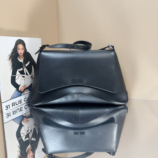 Balenciaga - Smooth Flap Shoulder Bag - Leather - Black - (large)