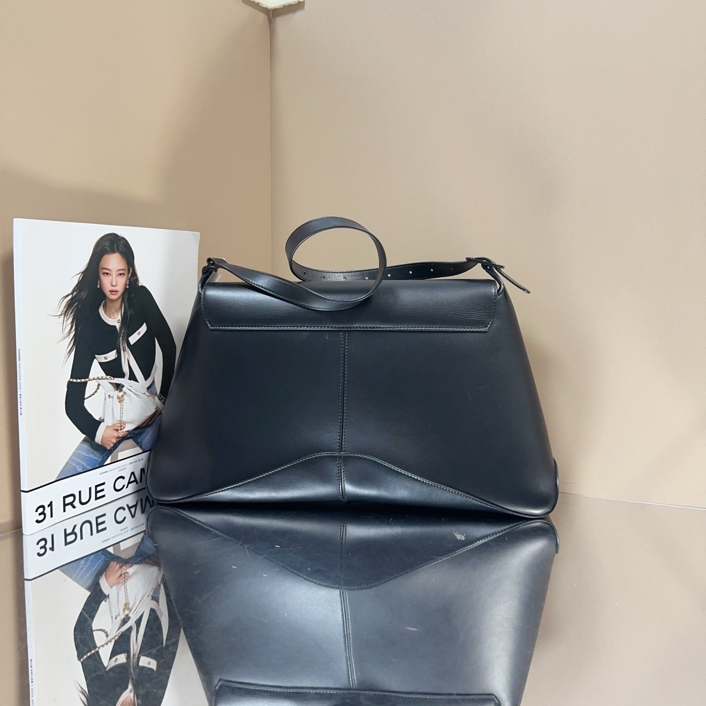 Balenciaga - Smooth Flap Shoulder Bag - Leather - Black - (large)