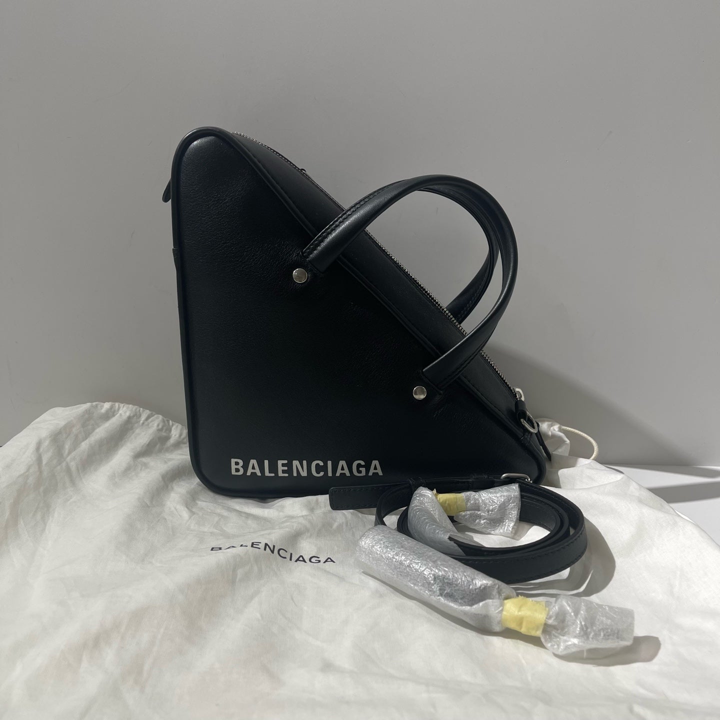 Balenciaga - Triangle - Leather - Black - (small)