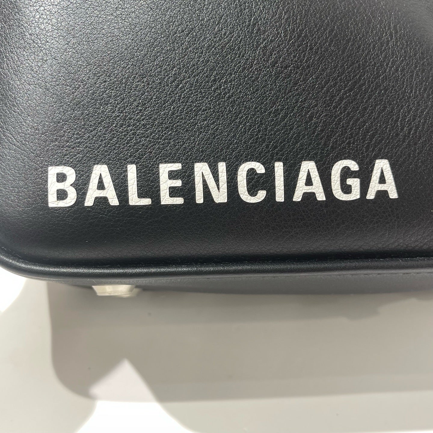 Balenciaga - Triangle - Leather - Black - (small)