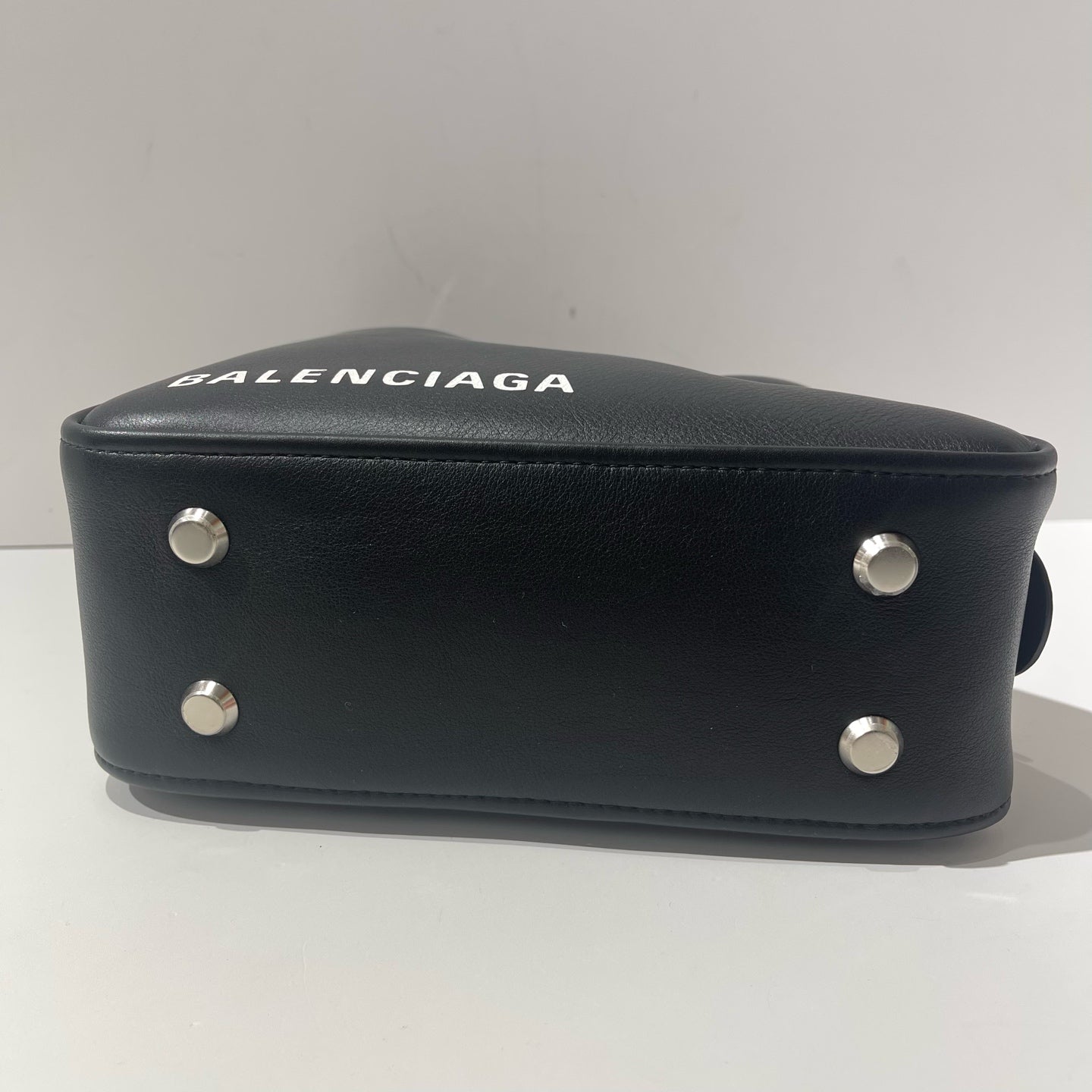 Balenciaga - Triangle - Leather - Black - (small)