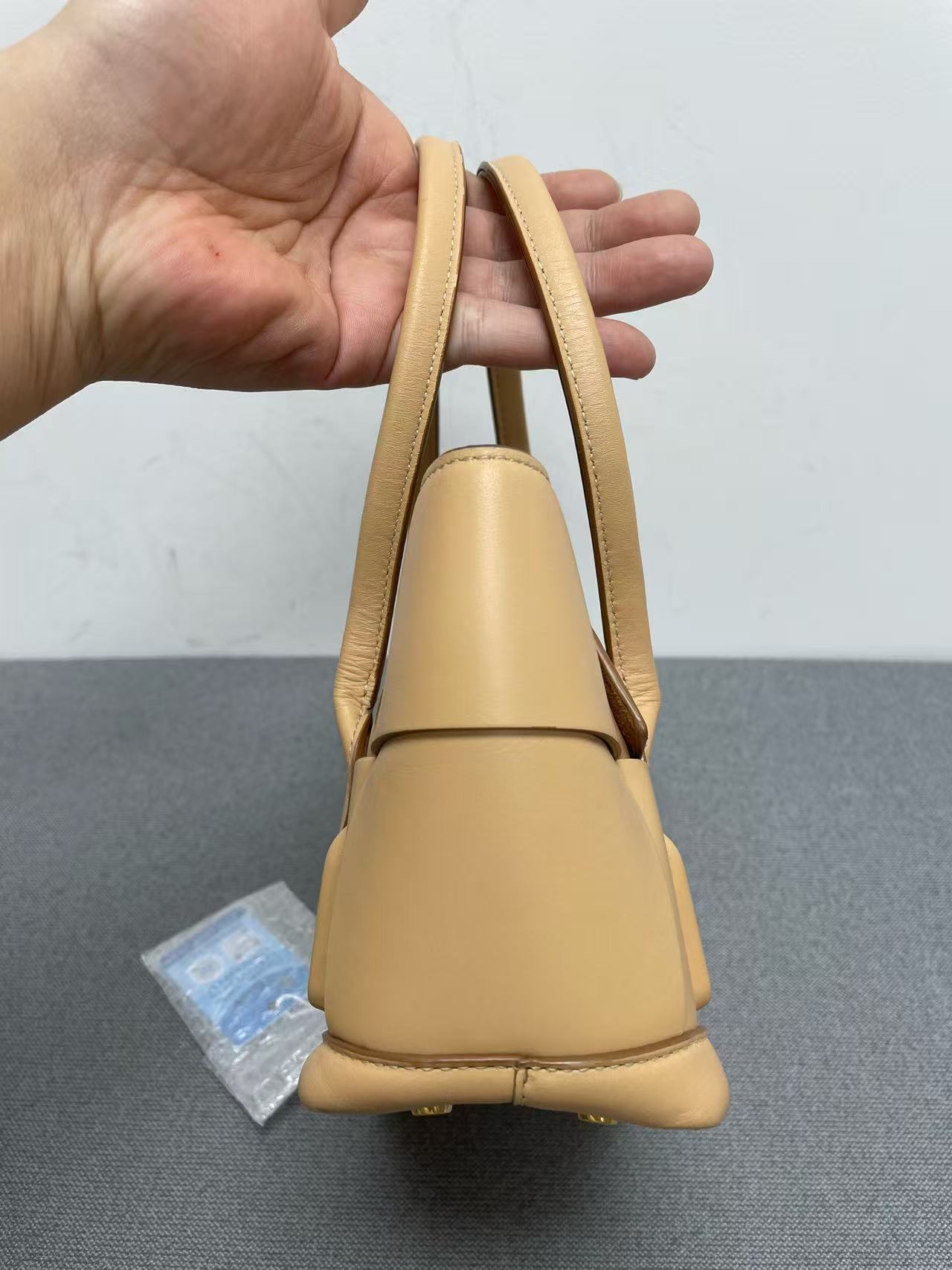 Bottega Veneta - Arco - Calfskin leather - Beige - (mini)