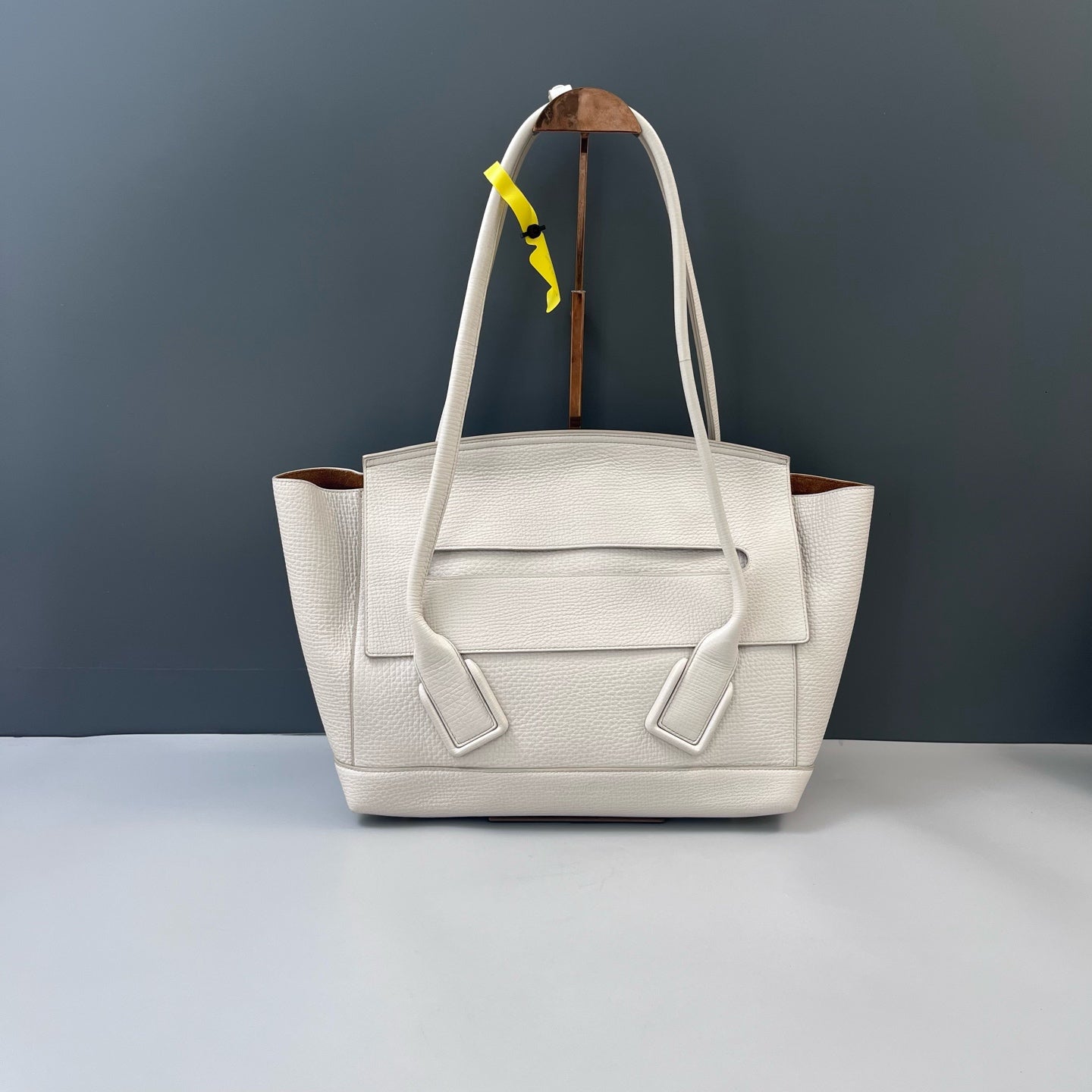 Bottega Veneta - Arco - Grained calfskin leather - White - (Medium)