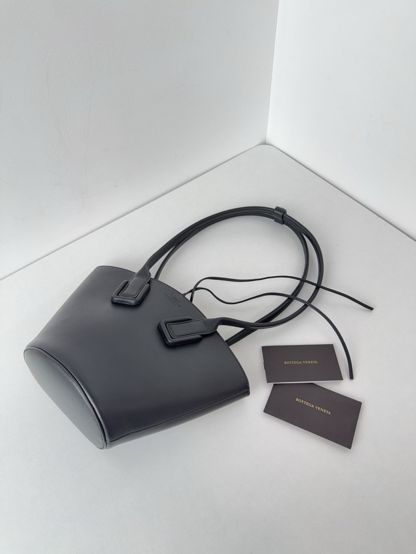 Bottega Veneta - Basket Tote - Leather - Black - (mini)