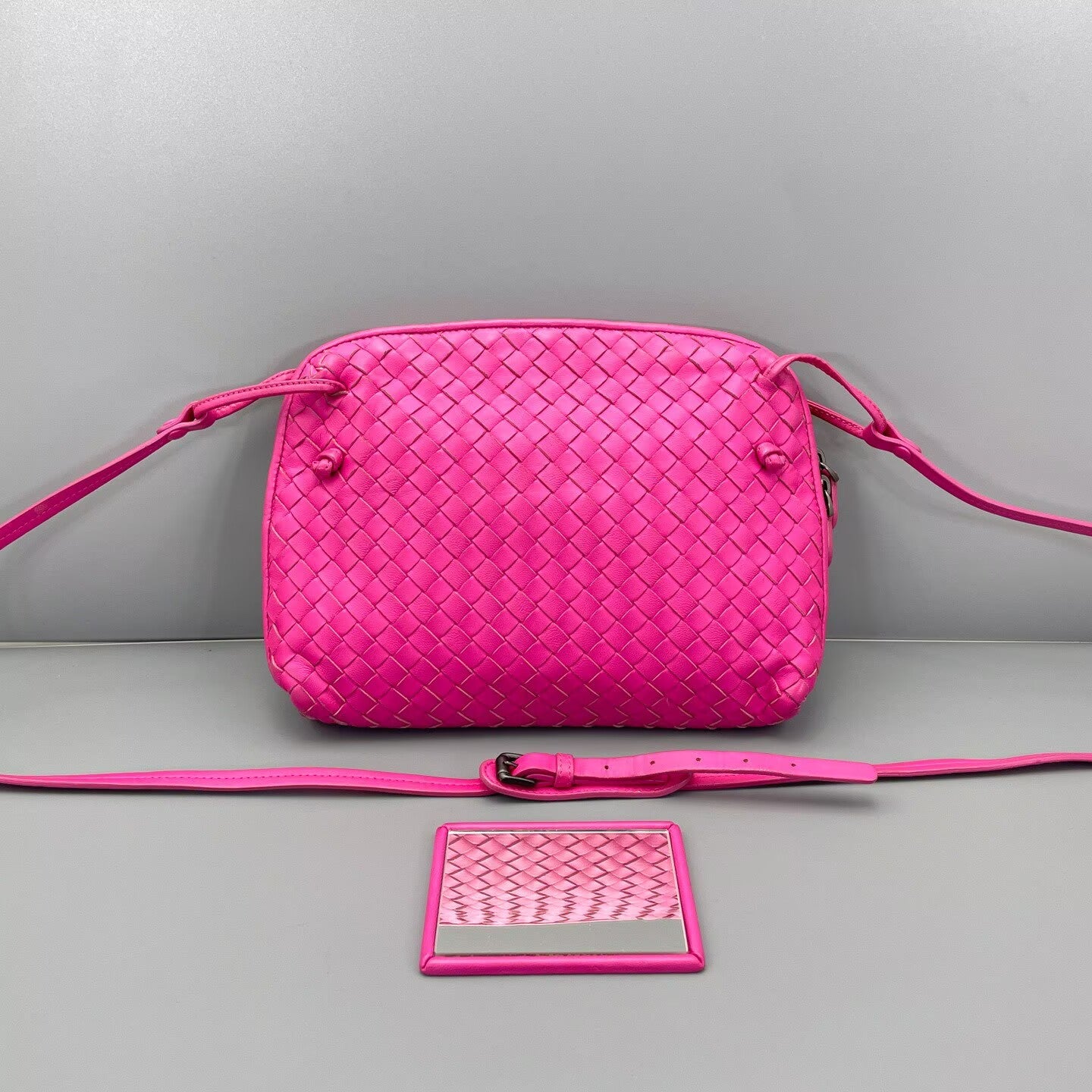 Bottega Veneta - Camera Bag - Lambskin leather - Rose Pink - (mini)