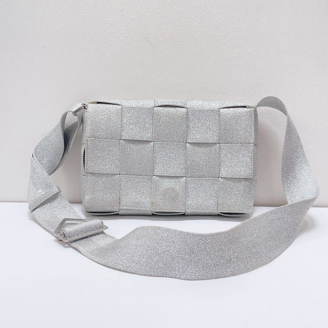 Bottega Veneta - Cassette - Glittering woven textile - Silver - (Medium)