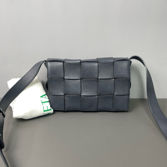 Bottega Veneta - Cassette - Lambskin leather - Black - (medium)