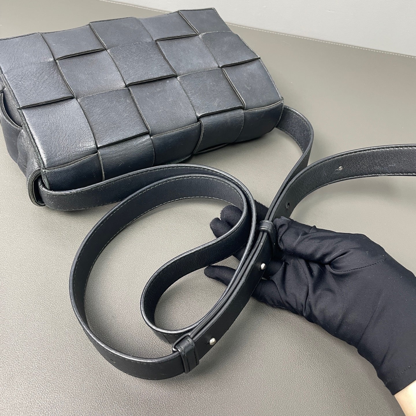 Bottega Veneta - Cassette - Lambskin leather - Black - (medium)
