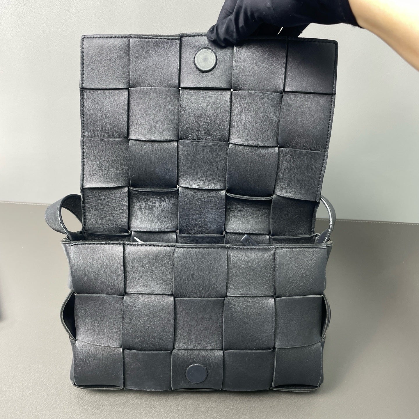 Bottega Veneta - Cassette - Lambskin leather - Black - (medium)