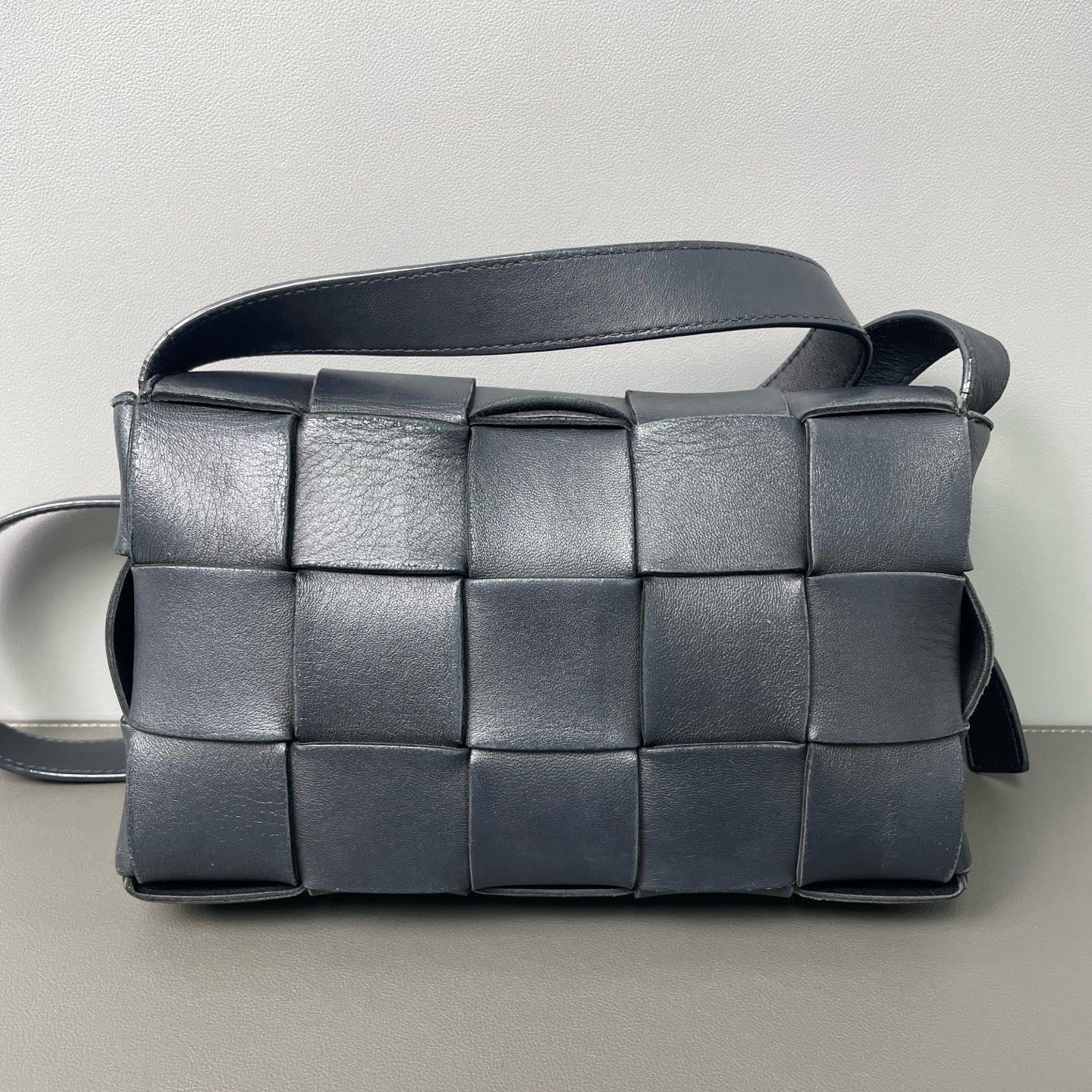 Bottega Veneta - Cassette - Lambskin leather - Black - (medium)