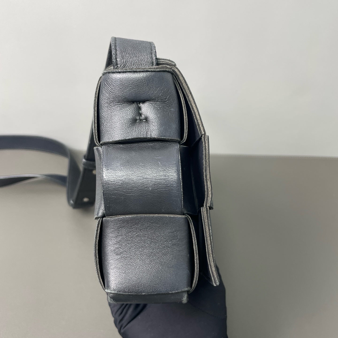 Bottega Veneta - Cassette - Lambskin leather - Black - (medium)