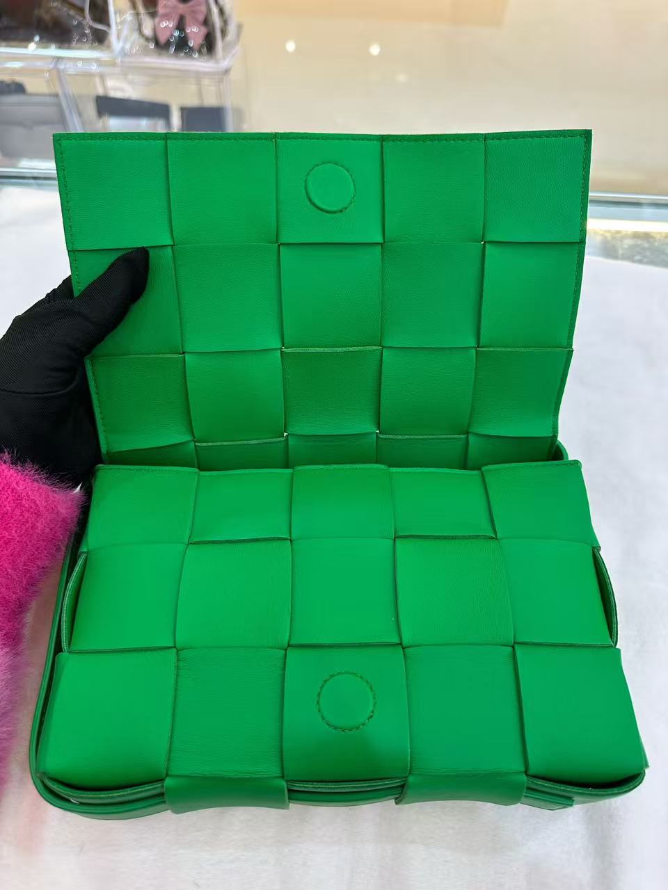 BOTTEGA VENETA - Cassette - Lambskin leather - Green - (medium)