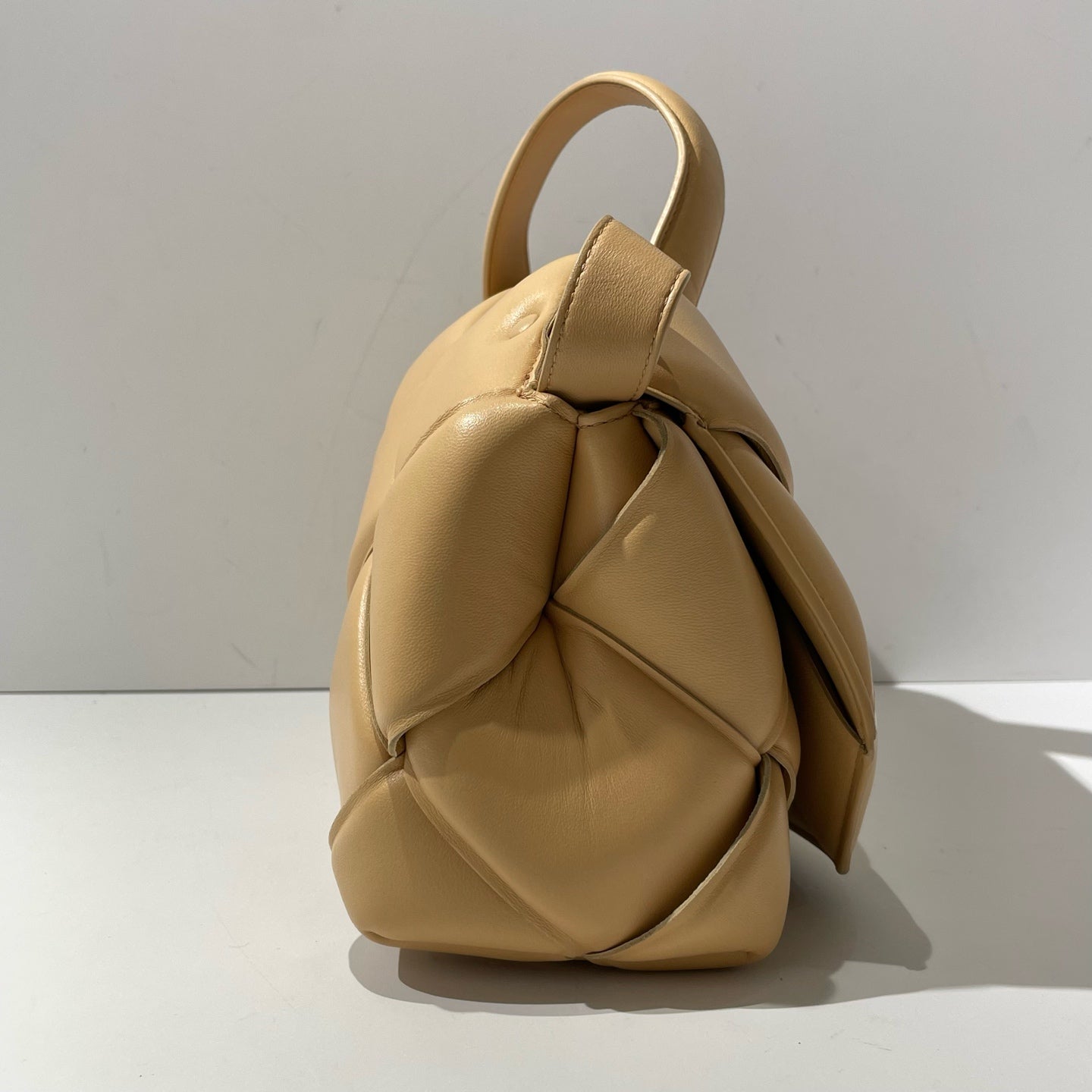 Bottega Veneta - Cassette - Leather - Beige - (medium)