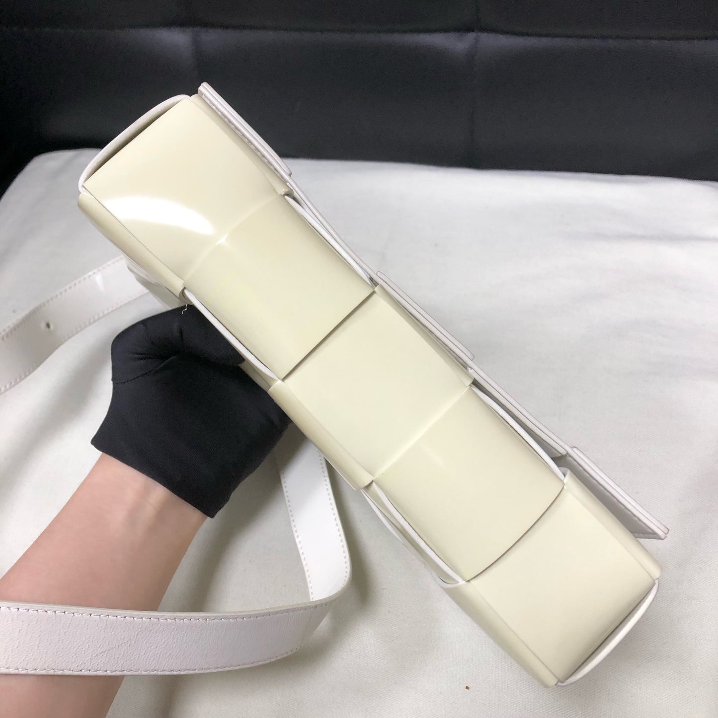 Bottega Veneta - Cassette - Leather - Beige - (medium)