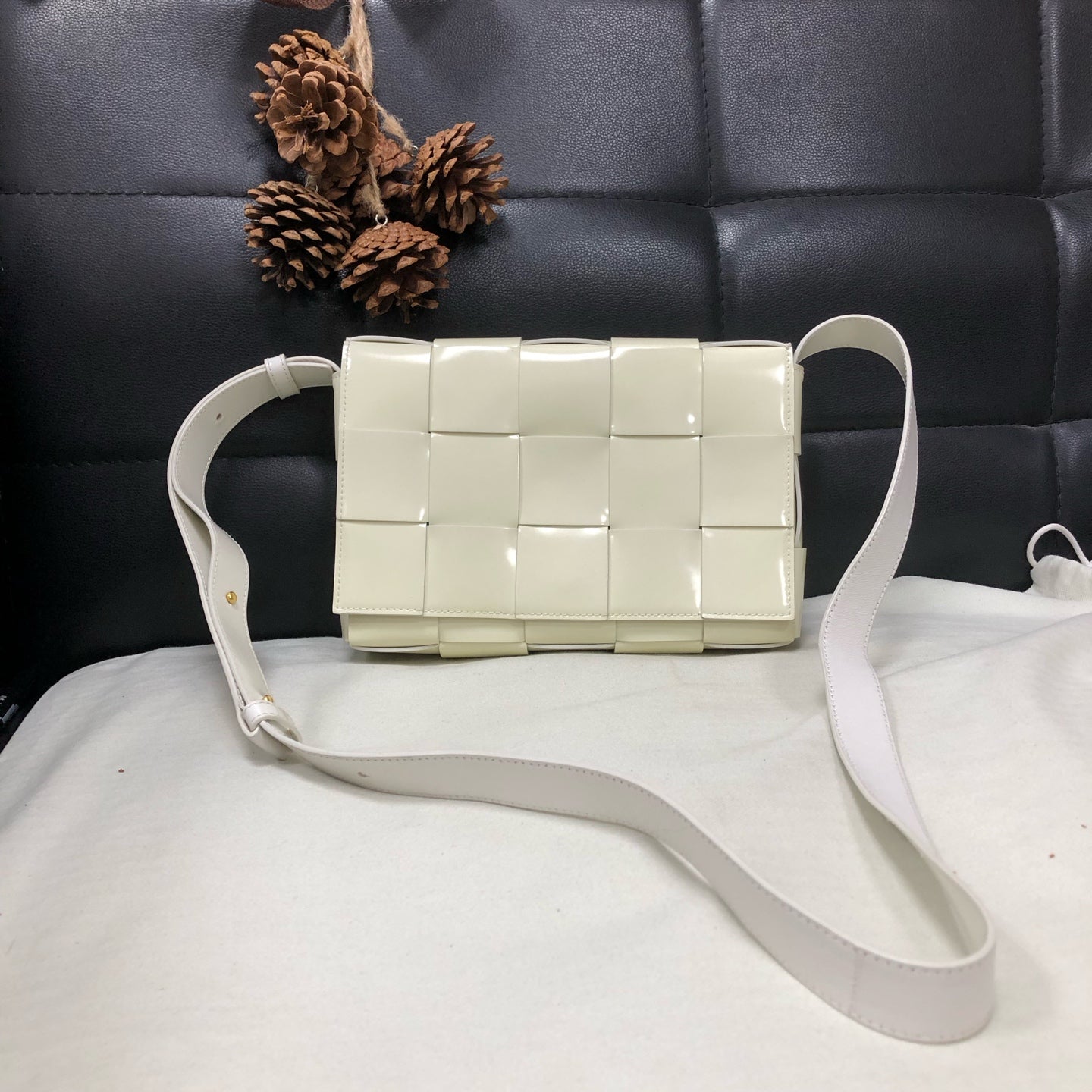 Bottega Veneta - Cassette - Leather - Beige - (medium)