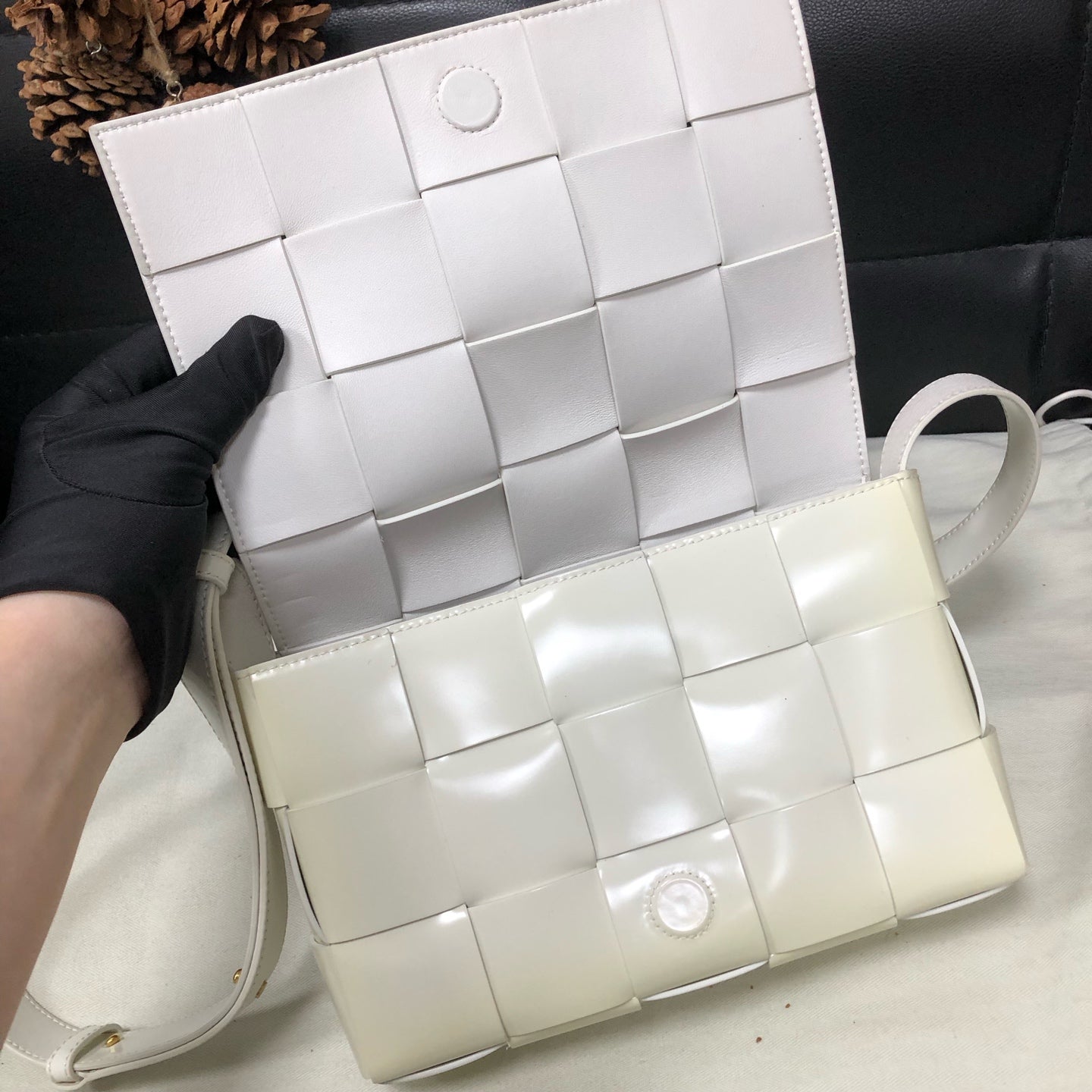 Bottega Veneta - Cassette - Leather - Beige - (medium)