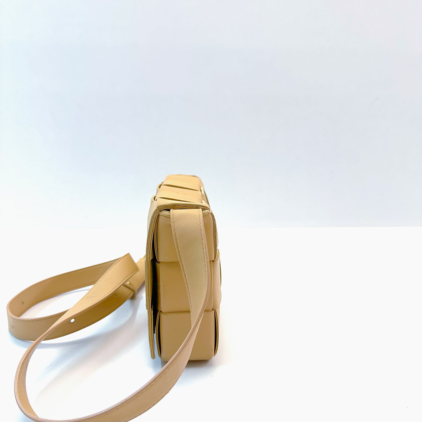 Bottega Veneta - Cassette - Leather - Beige - (medium)