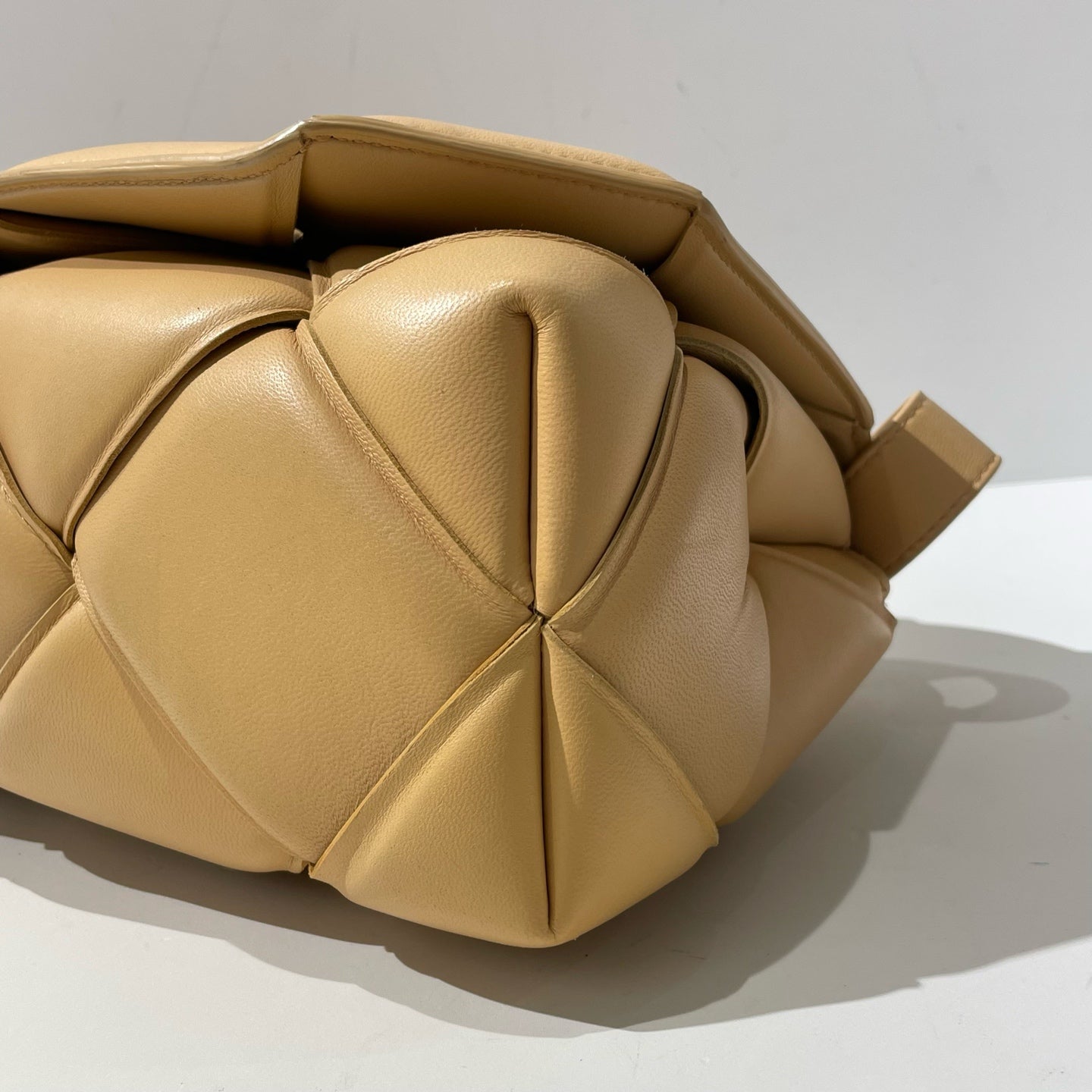 Bottega Veneta - Cassette - Leather - Beige - (medium)