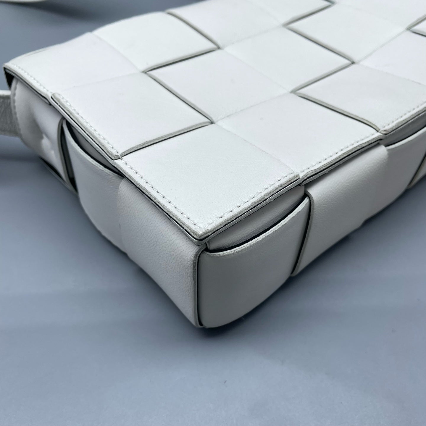 Bottega Veneta - Cassette - Leather - White - (medium)