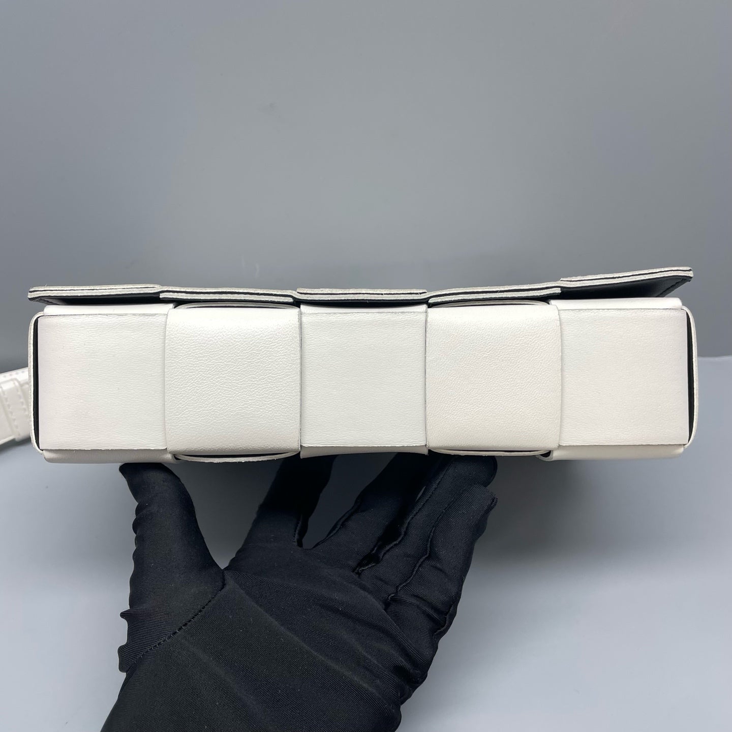 Bottega Veneta - Cassette - Leather - White - (medium)