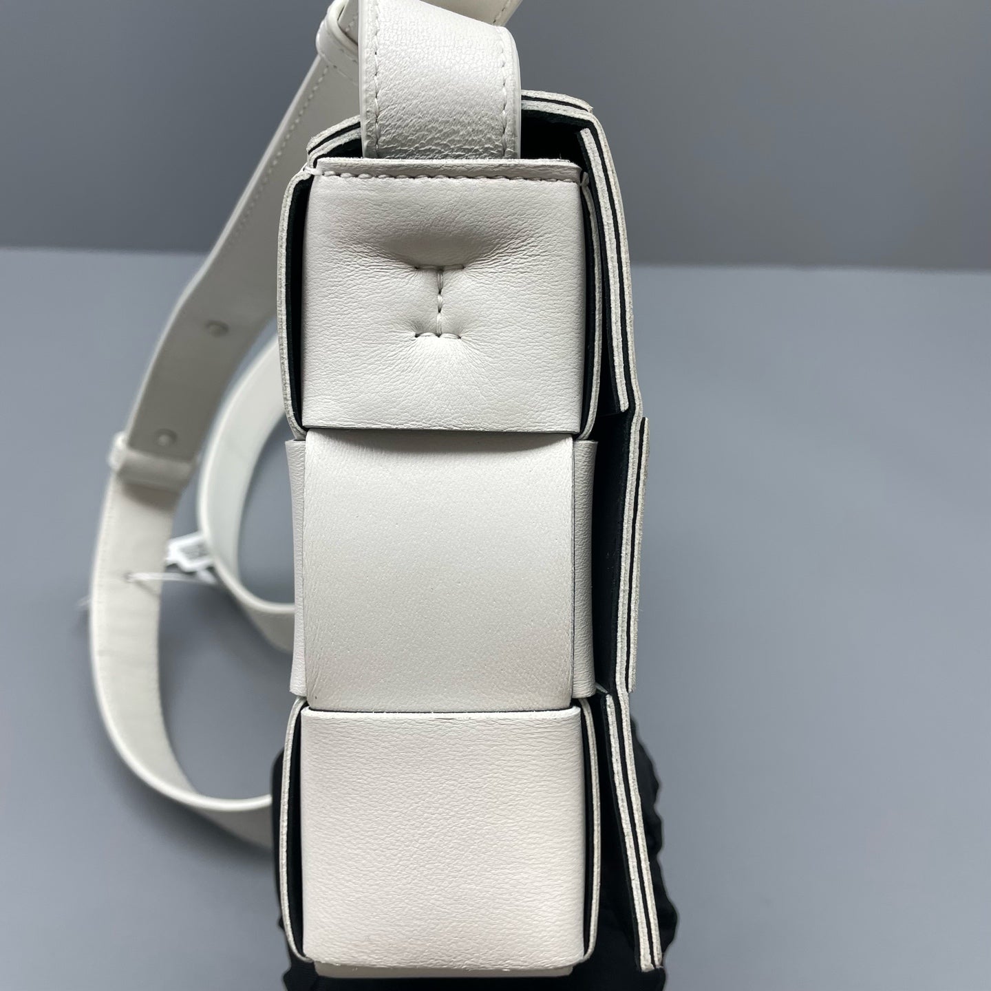 Bottega Veneta - Cassette - Leather - White - (medium)