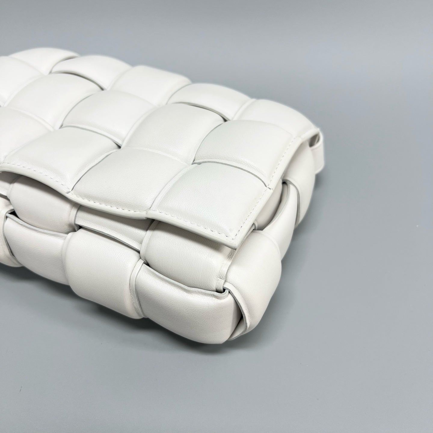 Bottega Veneta - Cassette - Leather - White - (medium)