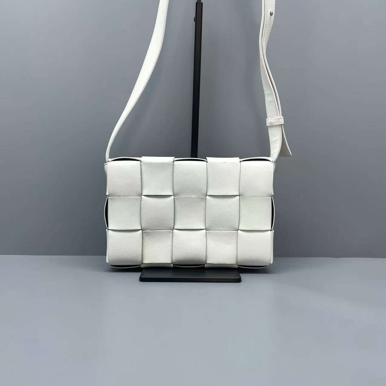 Bottega Veneta - Cassette - Leather - White - (medium)