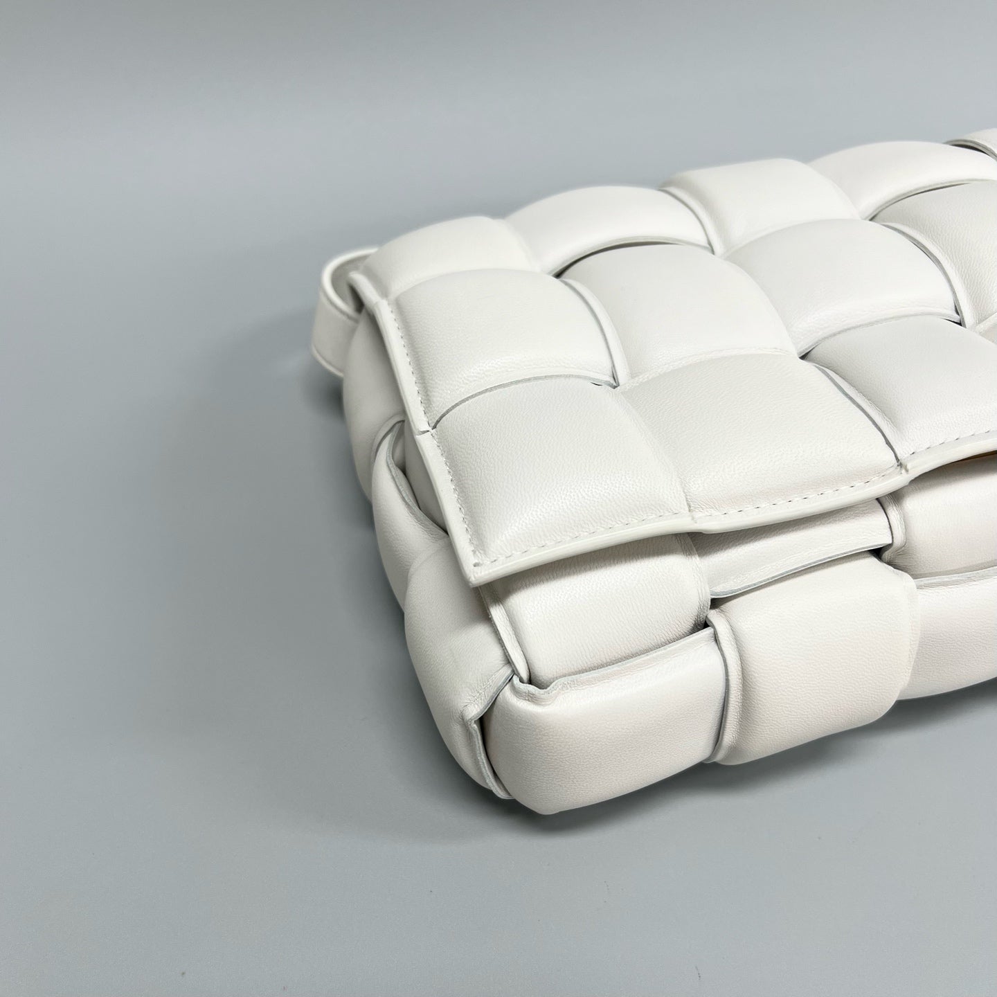 Bottega Veneta - Cassette - Leather - White - (medium)