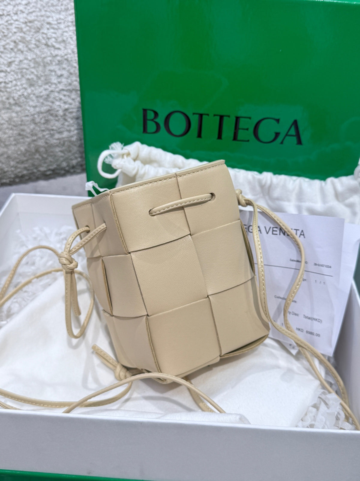 Bottega Veneta - Cassette Mini - Leather - Beige - (mini)