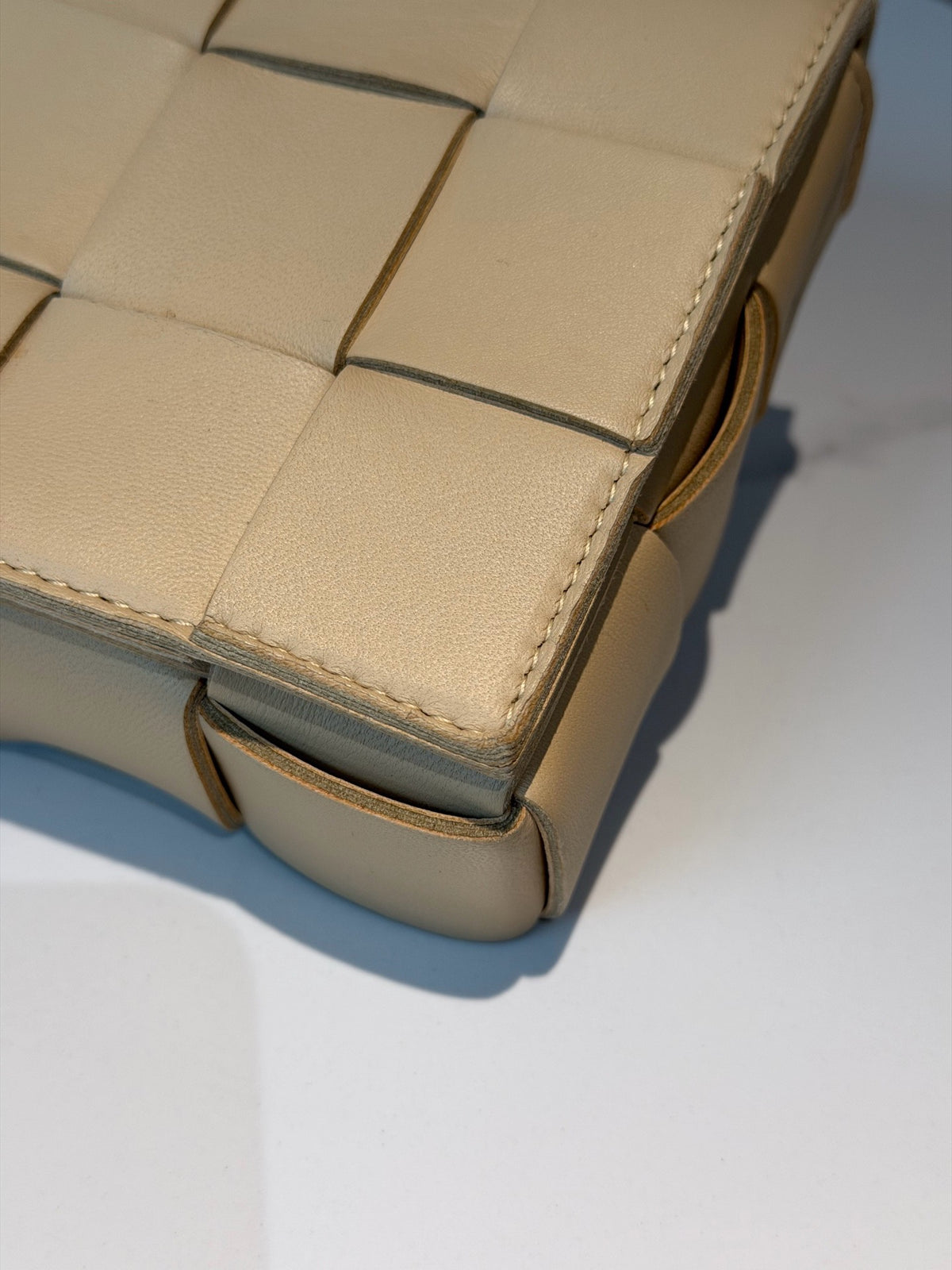 Bottega Veneta - Cassette Mini - Leather - Beige - (mini)
