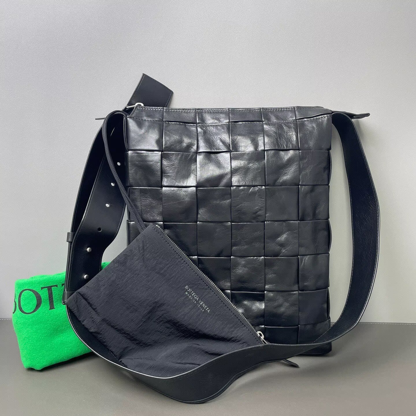 Bottega Veneta - Cassette Tote Crossbody - Leather - Black - (Large)