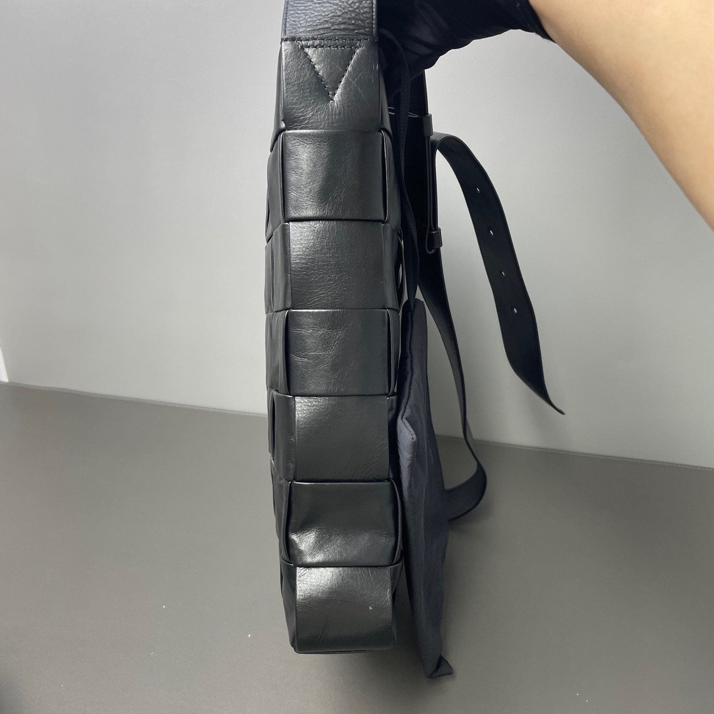 Bottega Veneta - Cassette Tote Crossbody - Leather - Black - (Large)