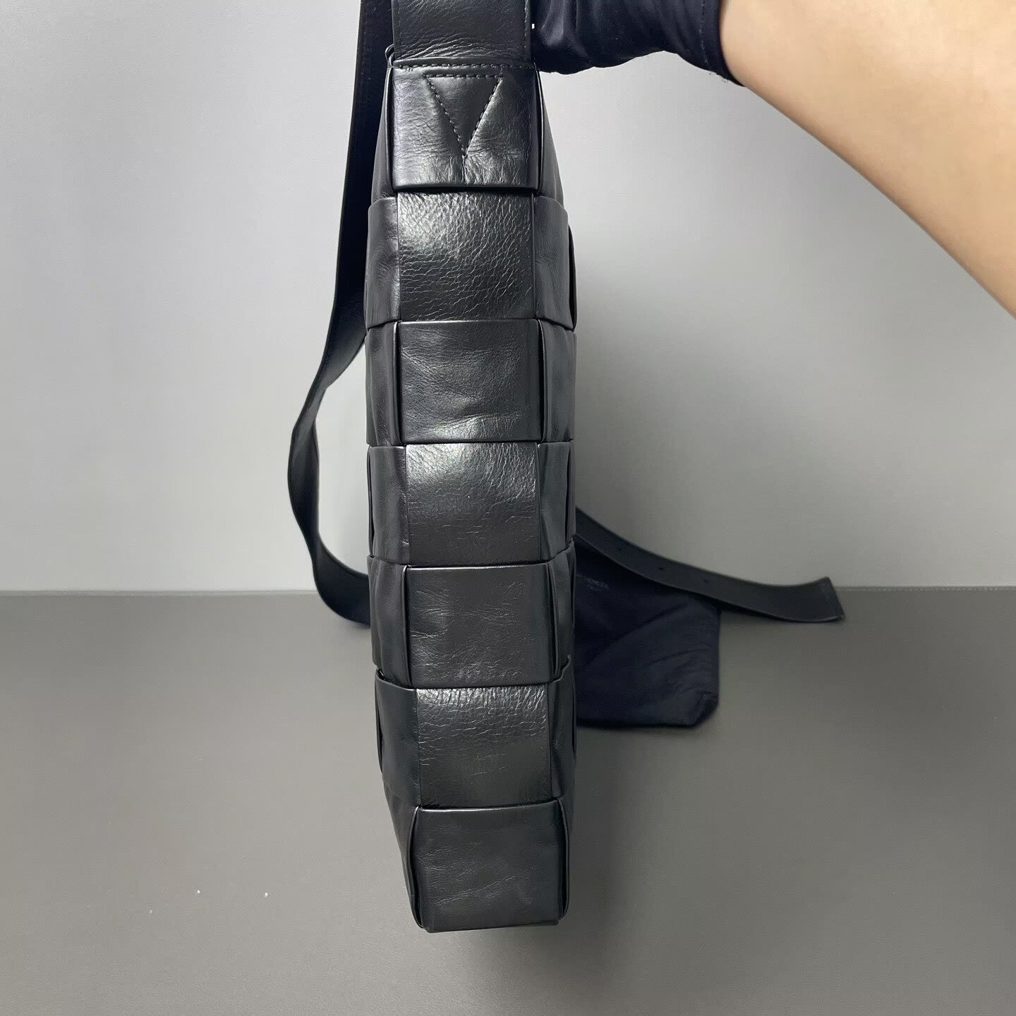 Bottega Veneta - Cassette Tote Crossbody - Leather - Black - (Large)
