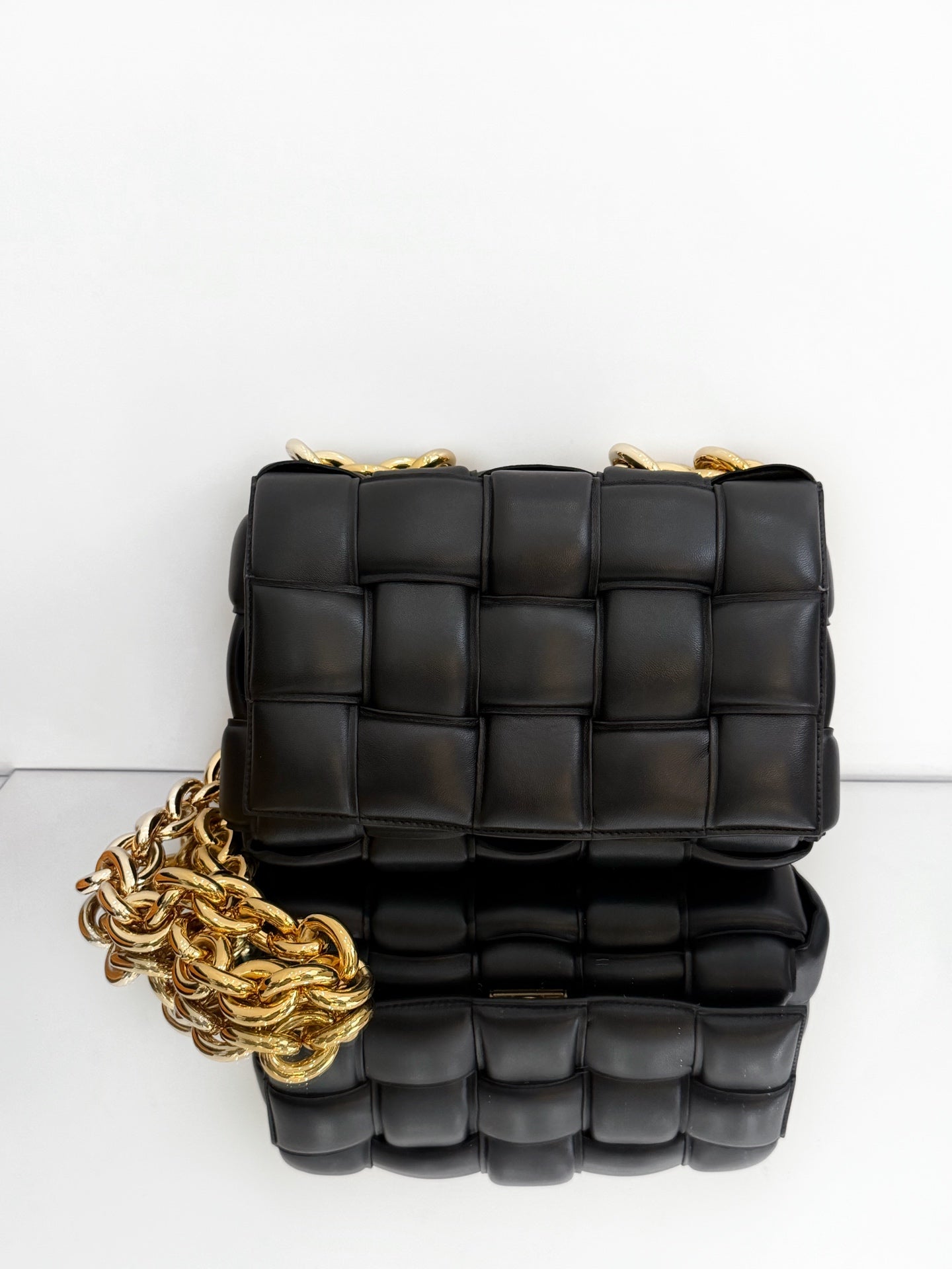 Bottega Veneta - Chain Cassette - Lambskin leather - Black - (medium)