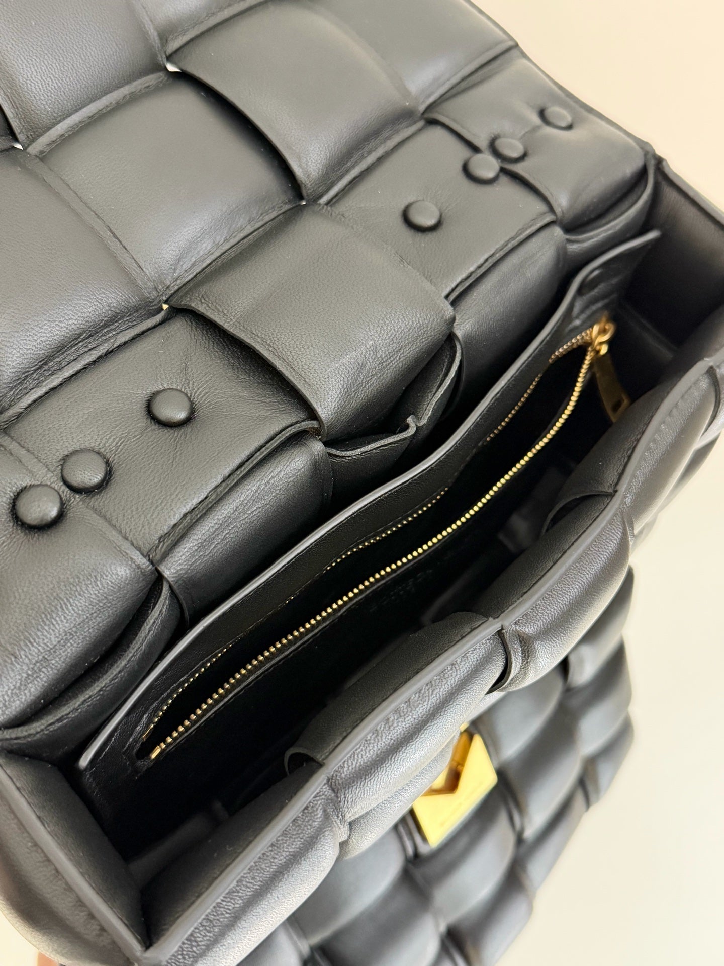 Bottega Veneta - Chain Cassette - Lambskin leather - Black - (medium)