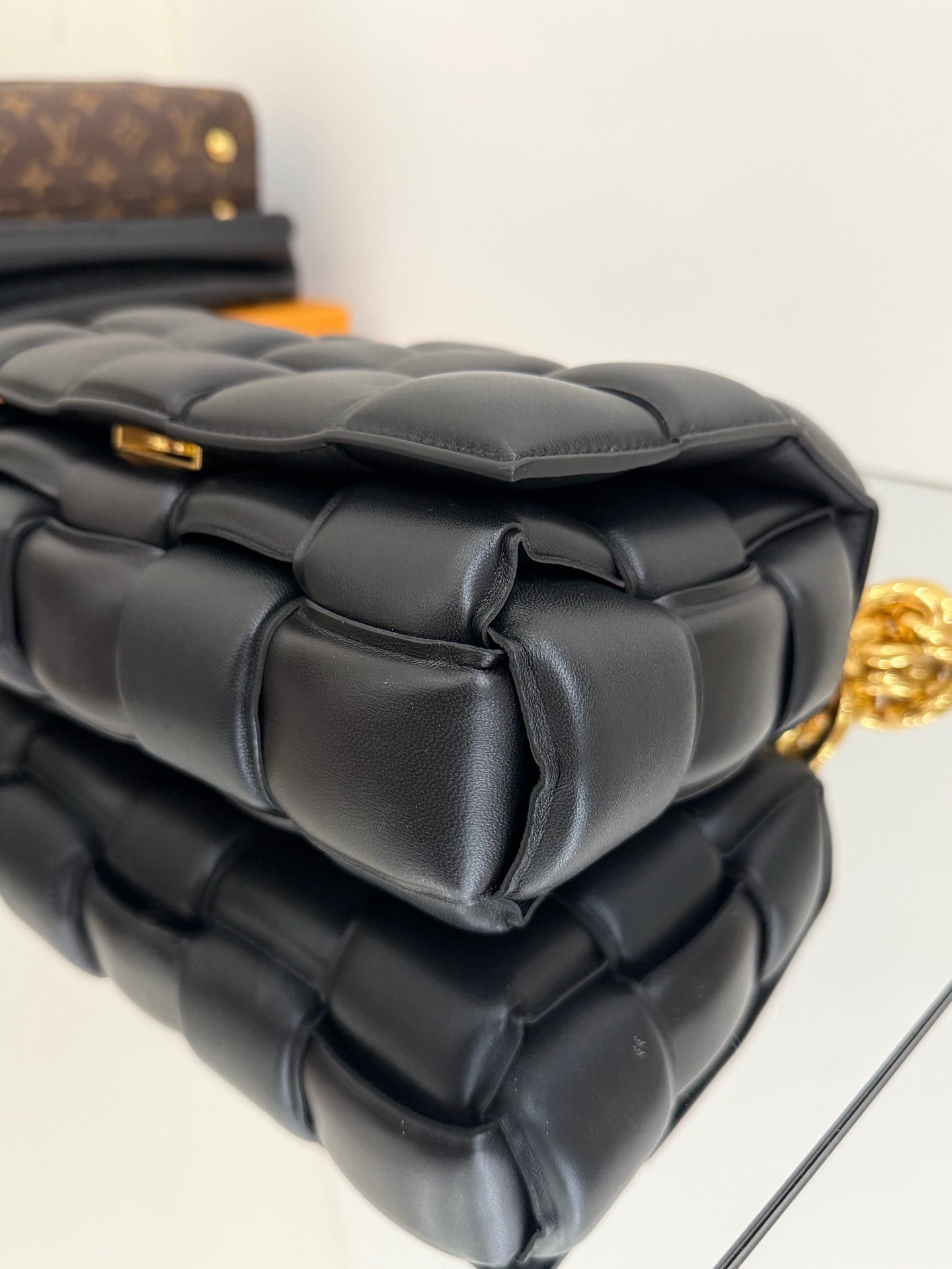 Bottega Veneta - Chain Cassette - Lambskin leather - Black - (medium)