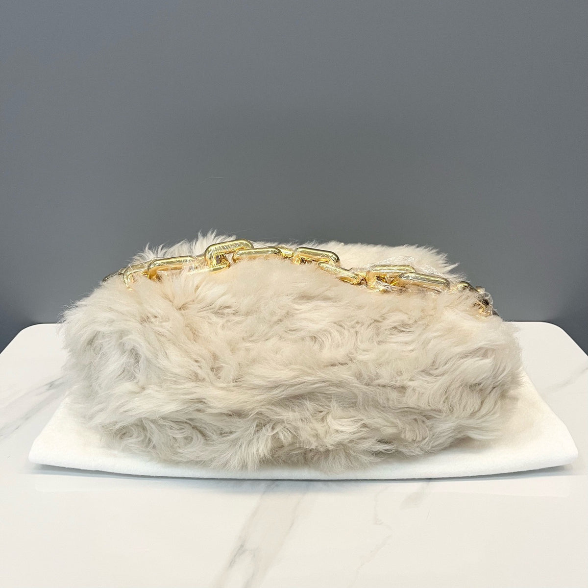 Bottega Veneta - Chain Pouch - Fur - Shearling - White - (Medium)