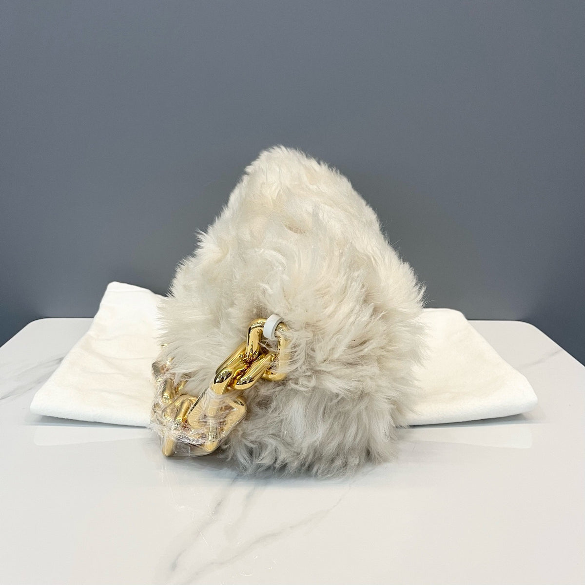 Bottega Veneta - Chain Pouch - Fur - Shearling - White - (Medium)
