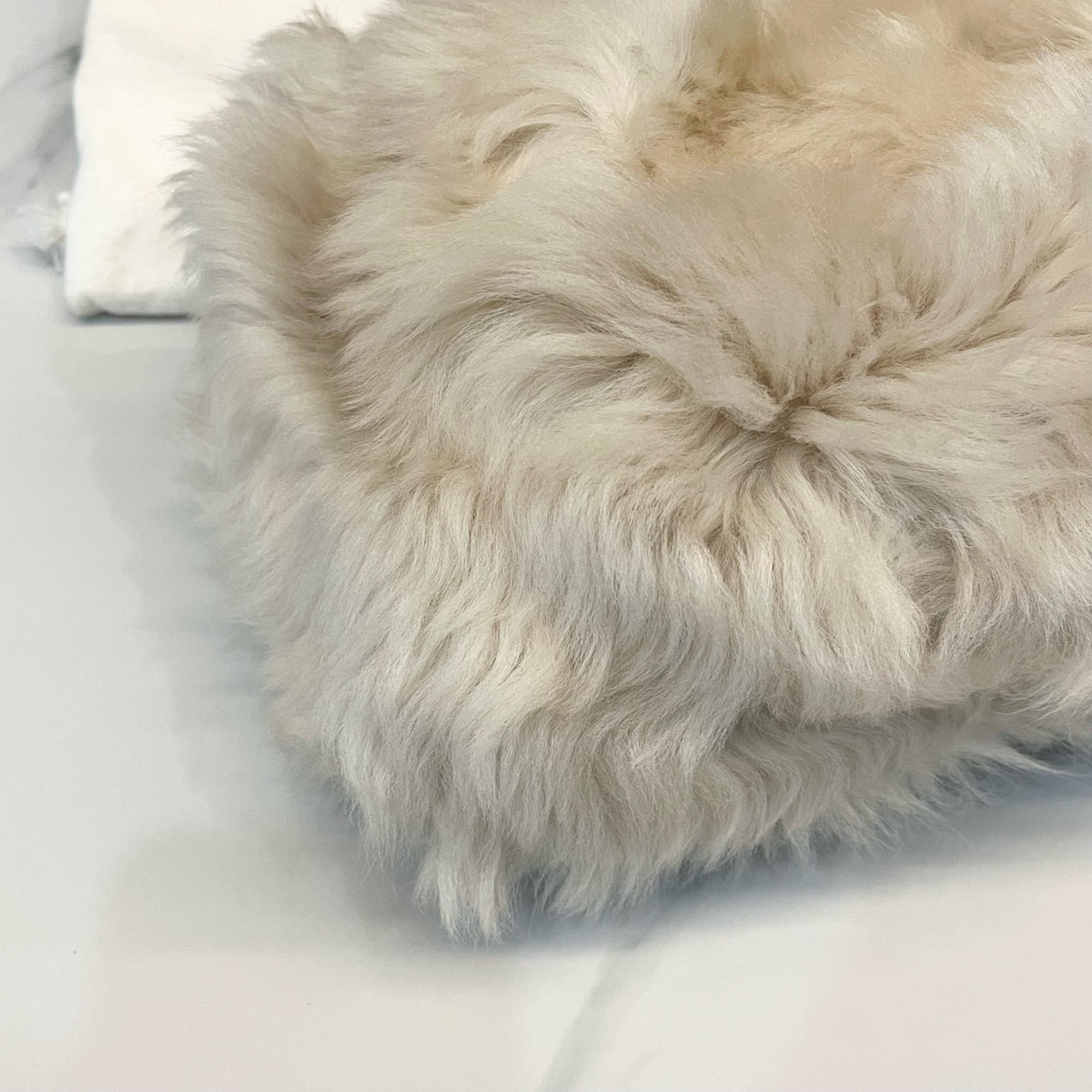 Bottega Veneta - Chain Pouch - Fur - Shearling - White - (Medium)
