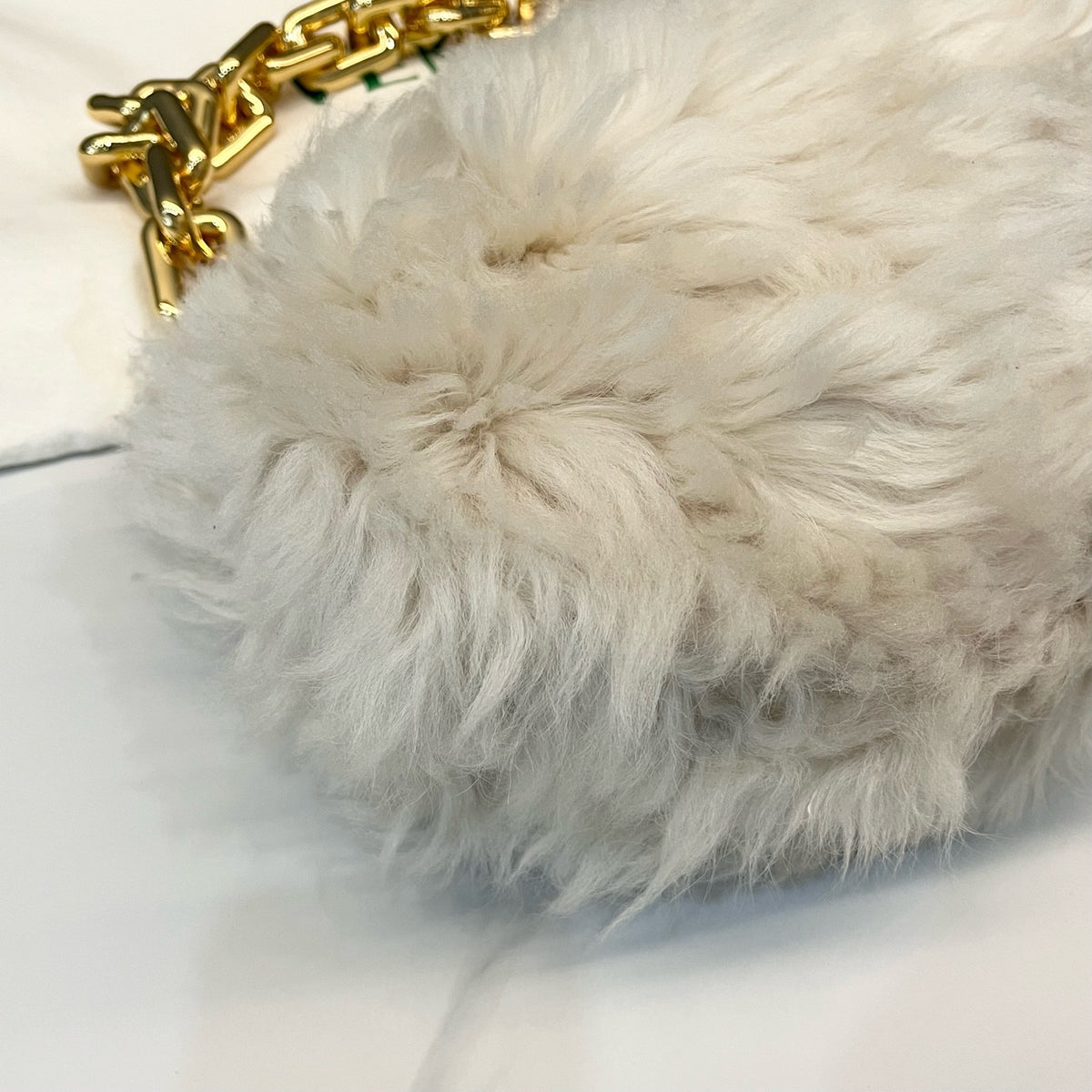 Bottega Veneta - Chain Pouch - Fur - Shearling - White - (Medium)