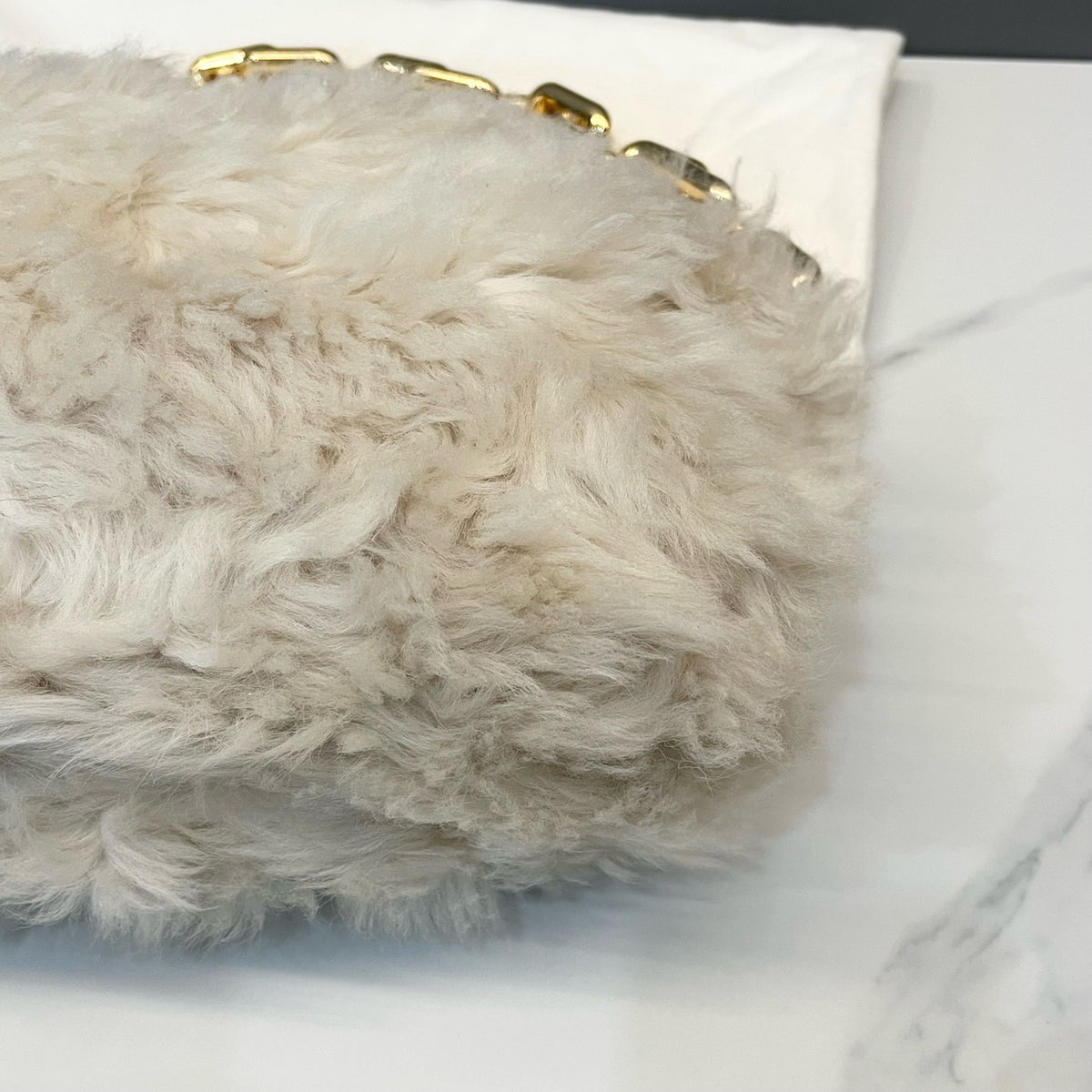 Bottega Veneta - Chain Pouch - Fur - Shearling - White - (Medium)