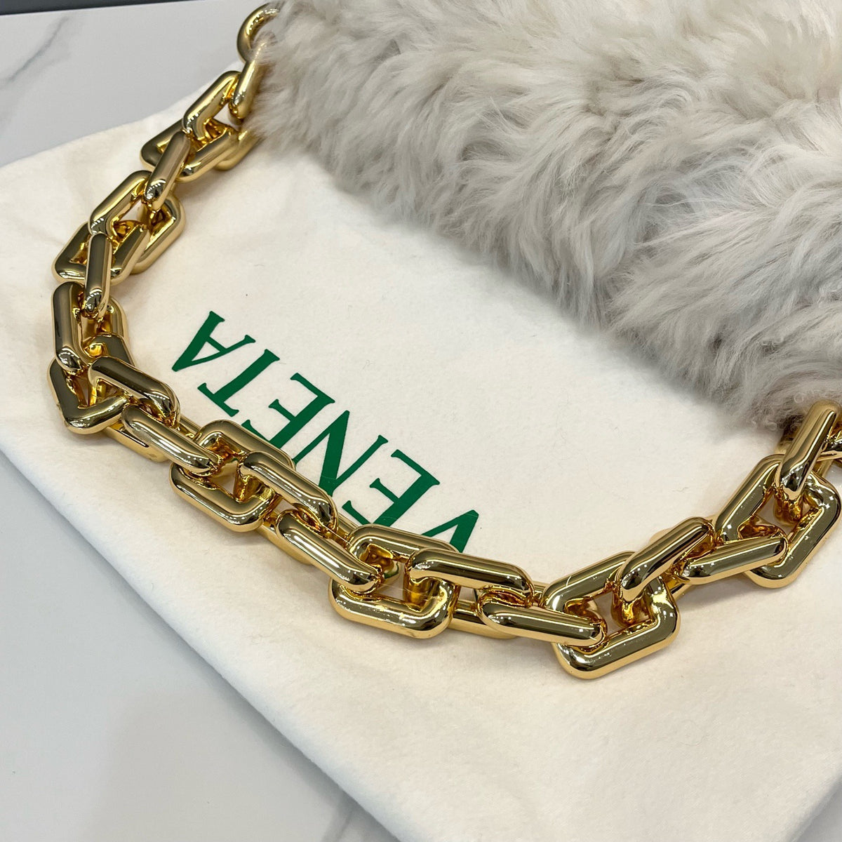 Bottega Veneta - Chain Pouch - Fur - Shearling - White - (Medium)