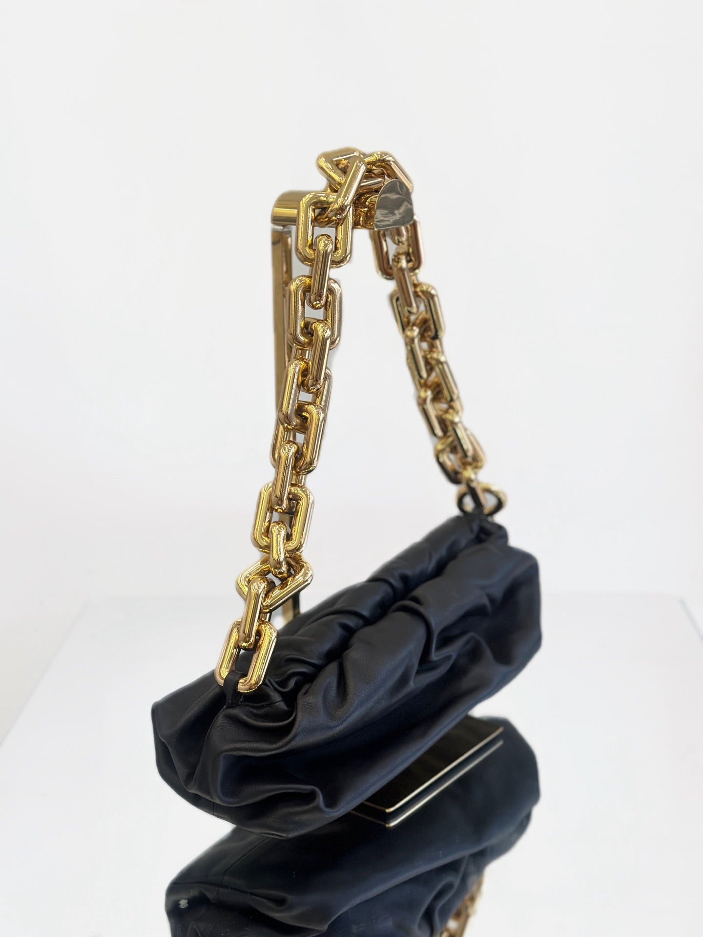 Bottega Veneta - Chain Pouch - Leather - Black - (Medium)